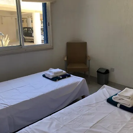 Cozy 2 Bed With Pool - 20 Min Walk To Klorakas