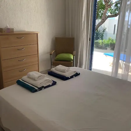 Cozy 2 Bed With Pool - 20 Min Walk To Apartmán