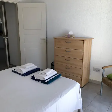 Apartment Cozy 2 Bed With Pool - 20 Min Walk To