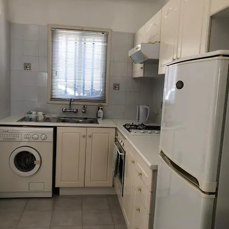 Cozy 2 Bed With Pool - 20 Min Walk To Apartmán *