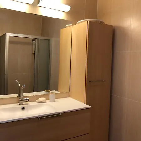 Apartment Cozy 2 Bed With Pool - 20 Min Walk To *