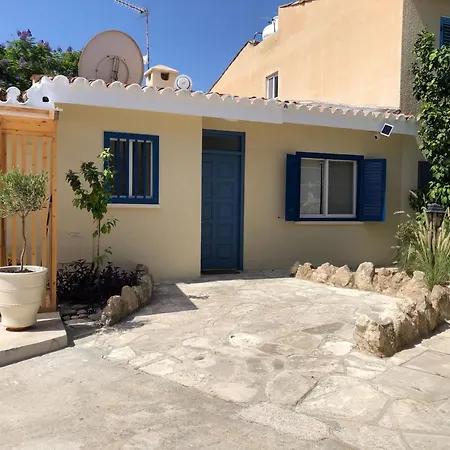 Apartmán Cozy 2 Bed With Pool - 20 Min Walk To