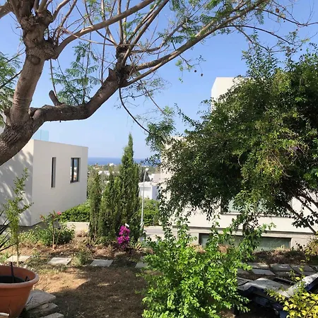 Apartment Cozy 2 Bed With Pool - 20 Min Walk To *