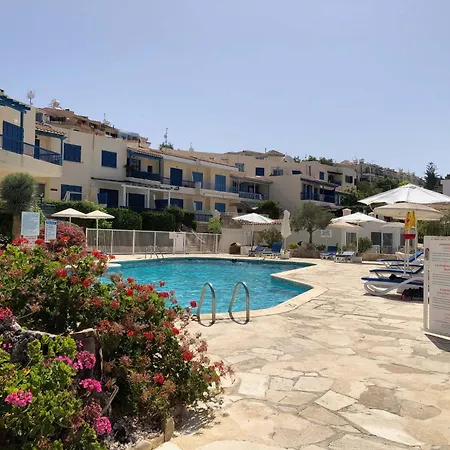 Cozy 2 Bed With Pool - 20 Min Walk To *