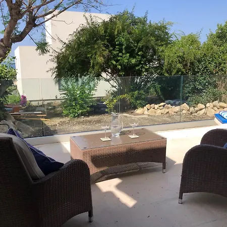 Apartment Cozy 2 Bed With Pool - 20 Min Walk To Klorakas