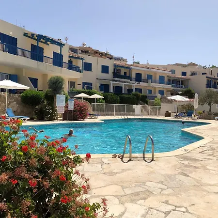 Cozy 2 Bed With Pool - 20 Min Walk To *