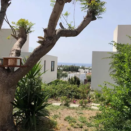 Apartment Cozy 2 Bed With Pool - 20 Min Walk To