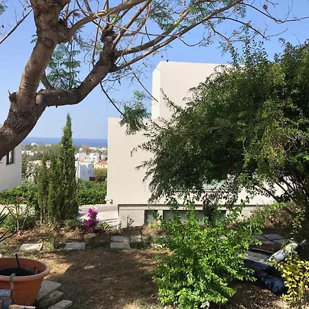 Cozy 2 Bed With Pool - 20 Min Walk To *